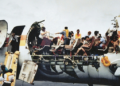 The passenger helped to land the Boeing 737