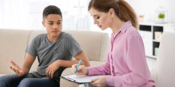 Психолог для підлітка: особливості терапії та пошук фахівця