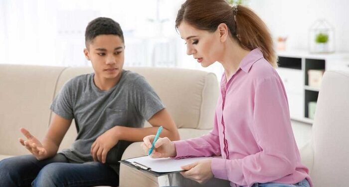 Психолог для підлітка: особливості терапії та пошук фахівця