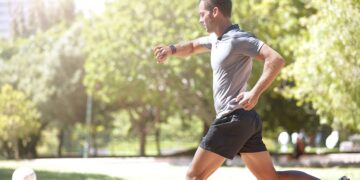 Requirements for sports T-shirts, their advantages and choice