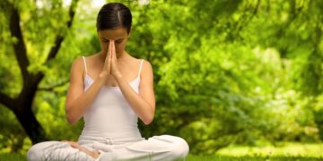 Wie meditation ihnen beim abnehmen helfen kann: expertenrat