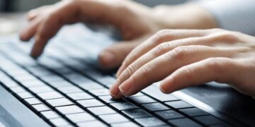 What is chat gpt, main advantages and how to use it