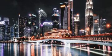 Зміни міського пейзажу: від древніх стін до сучасних висоток — еволюція урбаністичного вигляду