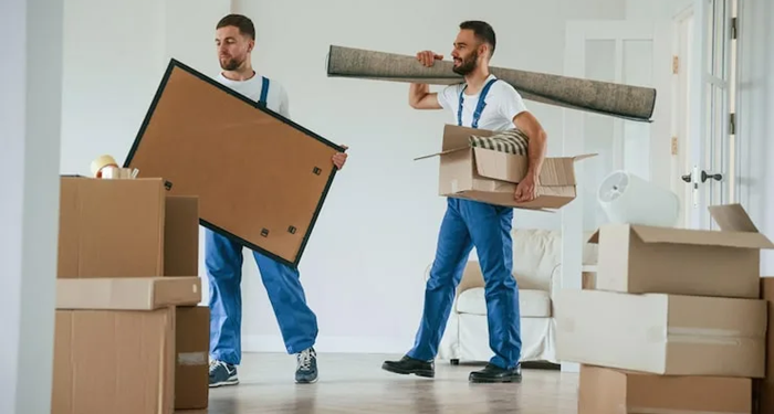 Какие услуги предлагает центр MoveToRussia для переезда